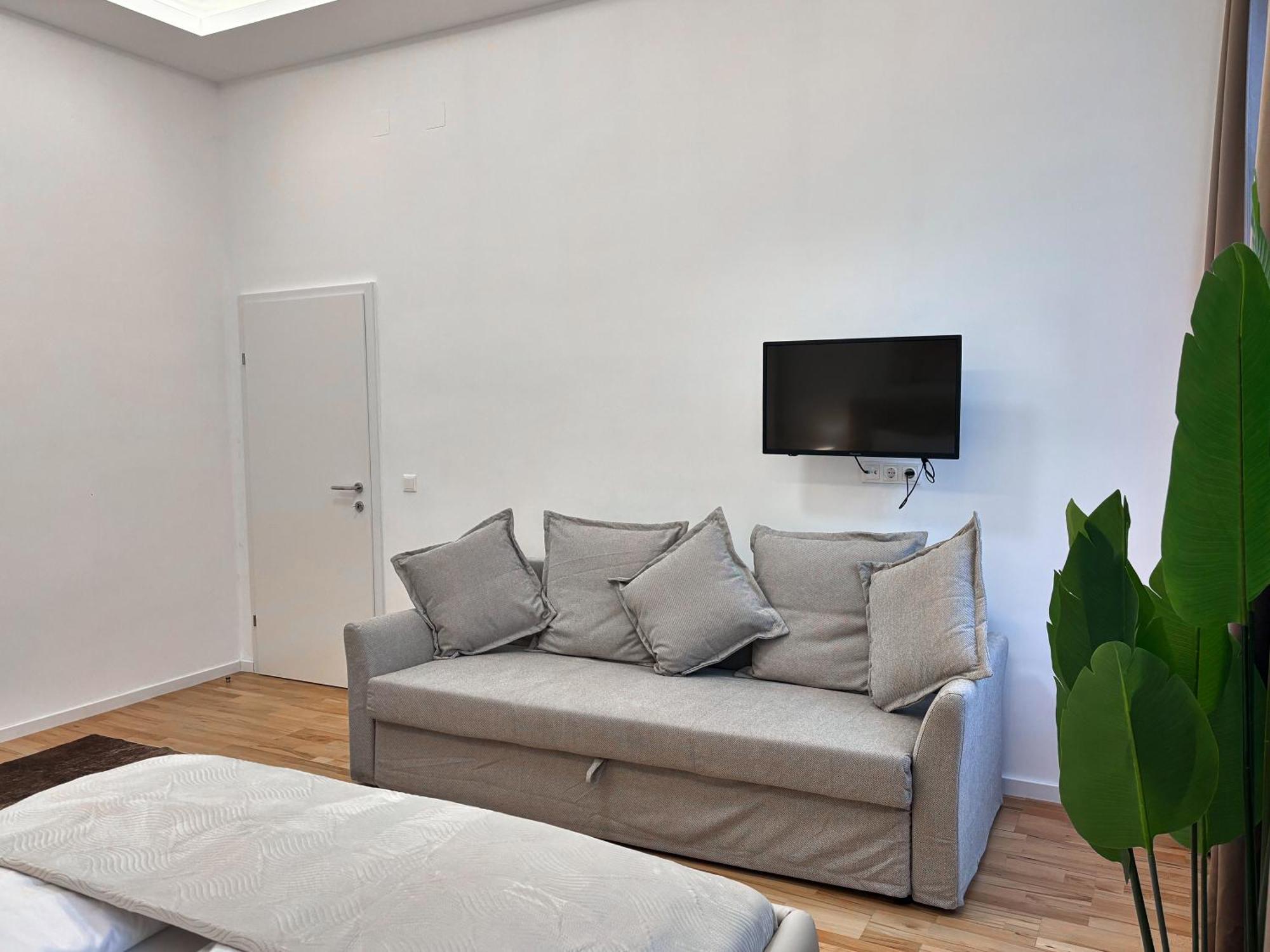 Close To Schoenbrunn I Bright Flat, Fast Wifi Apartament Wiedeń