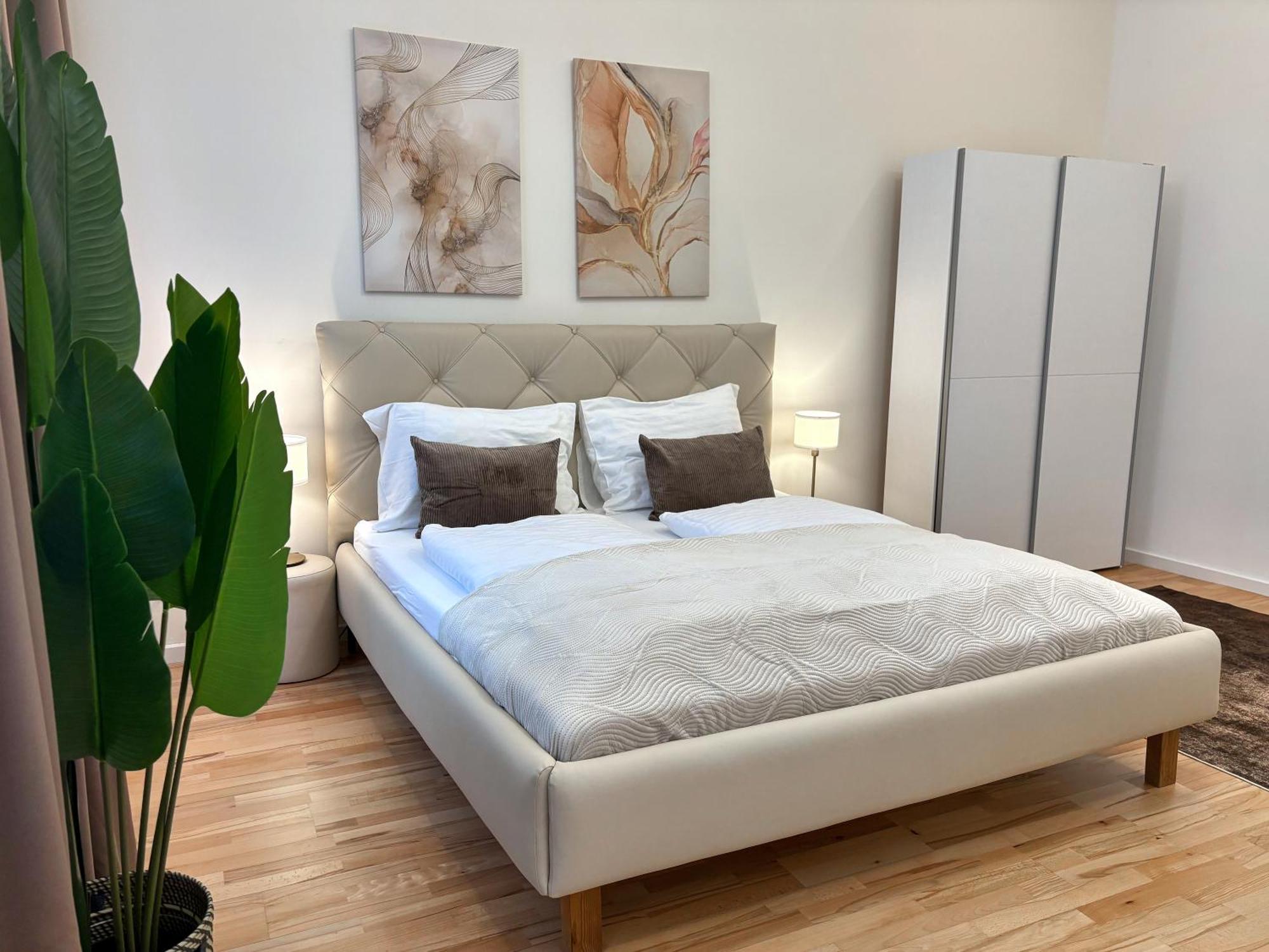 Close To Schoenbrunn I Bright Flat, Fast Wifi Apartament Wiedeń